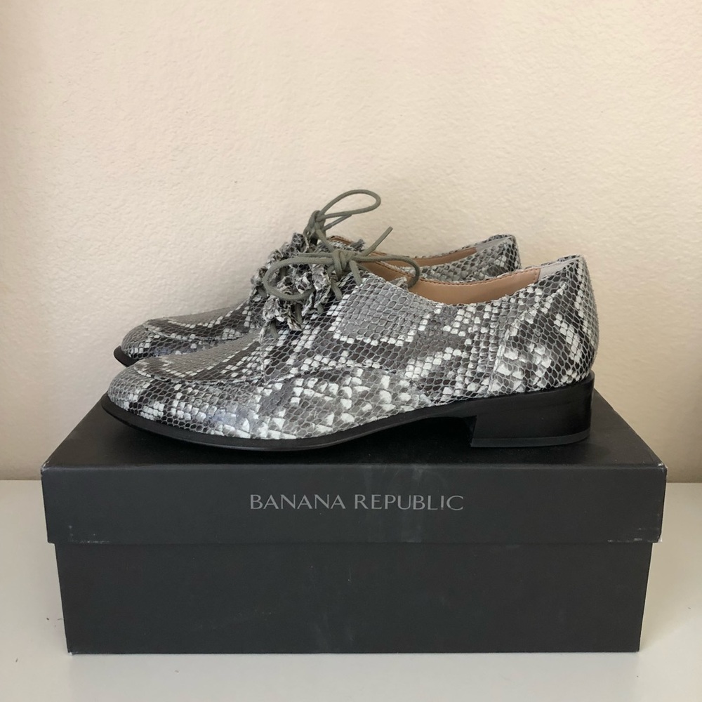 Banana Republic Snake Print Bow Oxfords